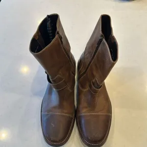 Cole Haan men’s boots size 11, side zip. Really nice leather great quality.
