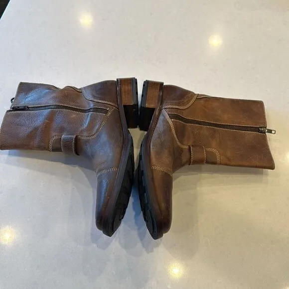 Cole Haan men’s boots size 11, side zip. Really nice leather great quality.