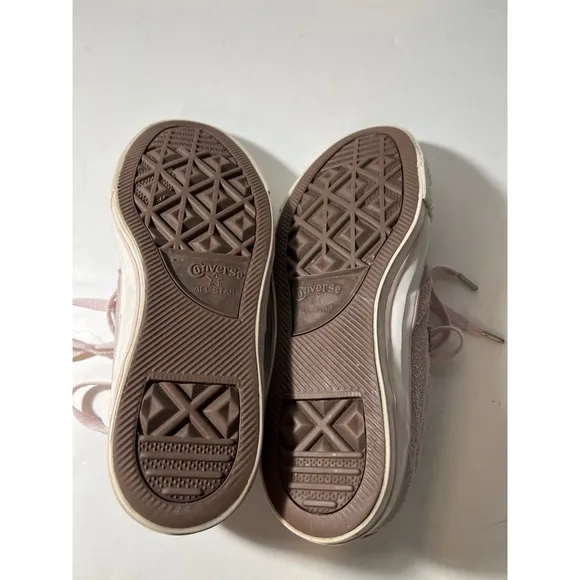 Converse Suede Star Lace-Up Sneakers in Light Pink unisex