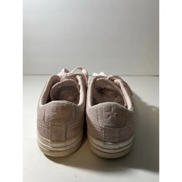 Converse Suede Star Lace-Up Sneakers in Light Pink unisex