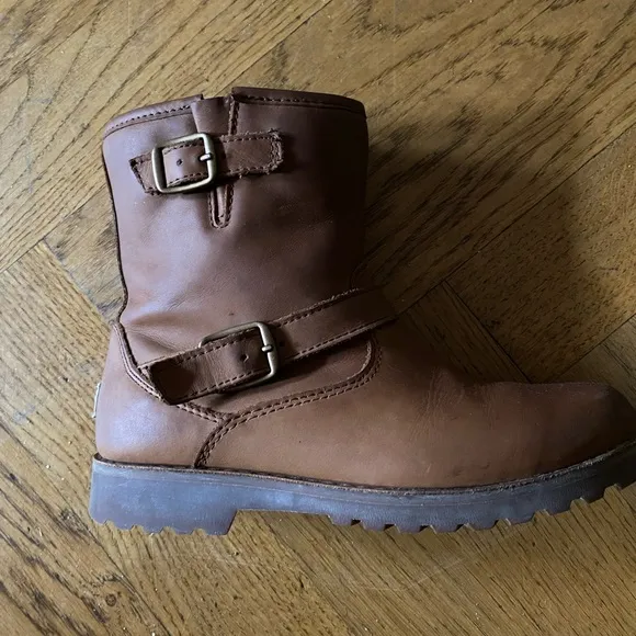COPY - Girls Uggs leather boots