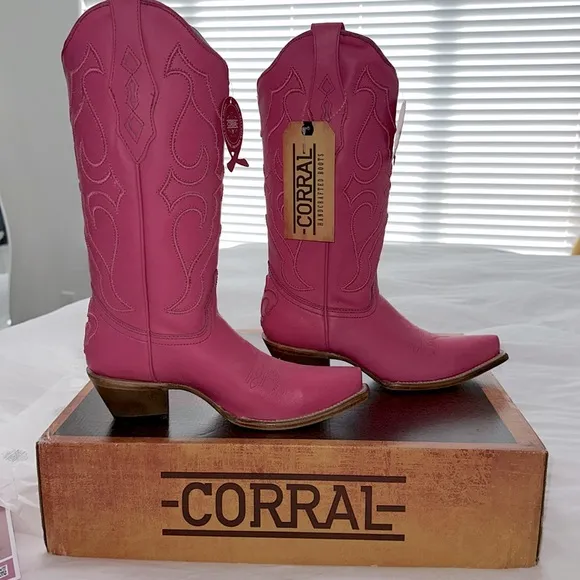 CORRAL WOMEN'S EMBROIDERY FUCHSIA SNIP TOE LEATHER COWBOY BOOT Style Z5138 Sz 7