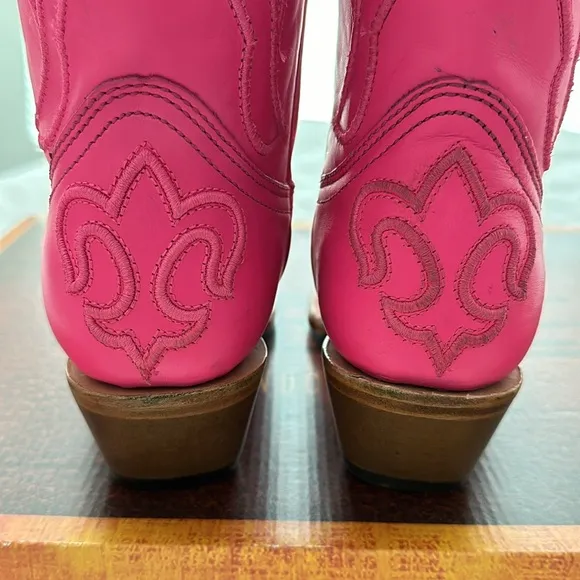 CORRAL WOMEN'S EMBROIDERY FUCHSIA SNIP TOE LEATHER COWBOY BOOT Style Z5138 Sz 7