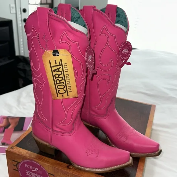 CORRAL WOMEN'S EMBROIDERY FUCHSIA SNIP TOE LEATHER COWBOY BOOT Style Z5138 Sz 7