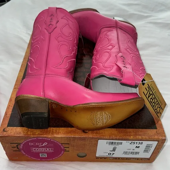 CORRAL WOMEN'S EMBROIDERY FUCHSIA SNIP TOE LEATHER COWBOY BOOT Style Z5138 Sz 7
