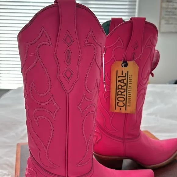 CORRAL WOMEN'S EMBROIDERY FUCHSIA SNIP TOE LEATHER COWBOY BOOT Style Z5138 Sz 7