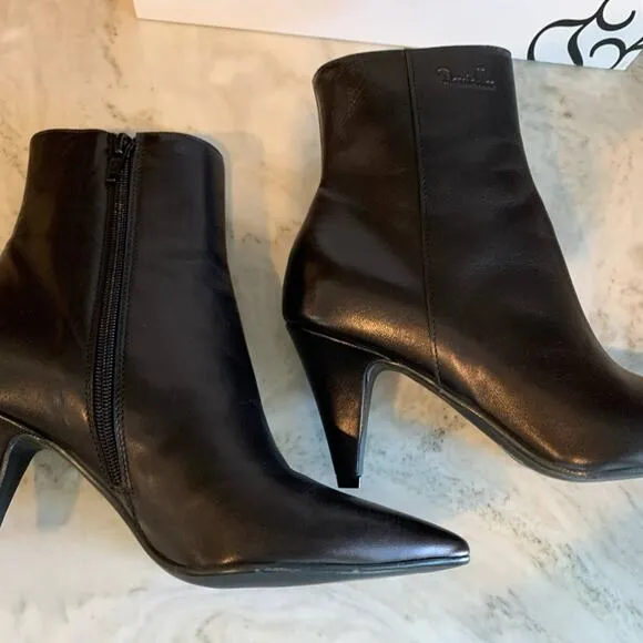 Daniellee Italian leather Heeled Ankle Boots Black 6