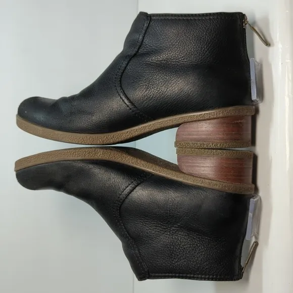 Dansko Bechi Black Leather Ankle Boots women's size 7.5-8. EU 38