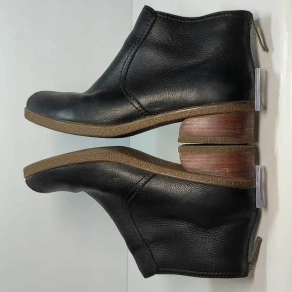 Dansko Bechi Black Leather Ankle Boots women's size 7.5-8. EU 38
