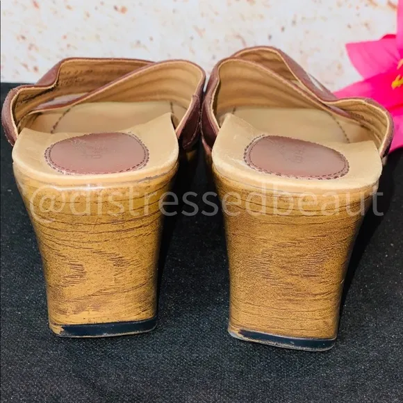 DANSKO EUC Brown Leather Slip On Clogs