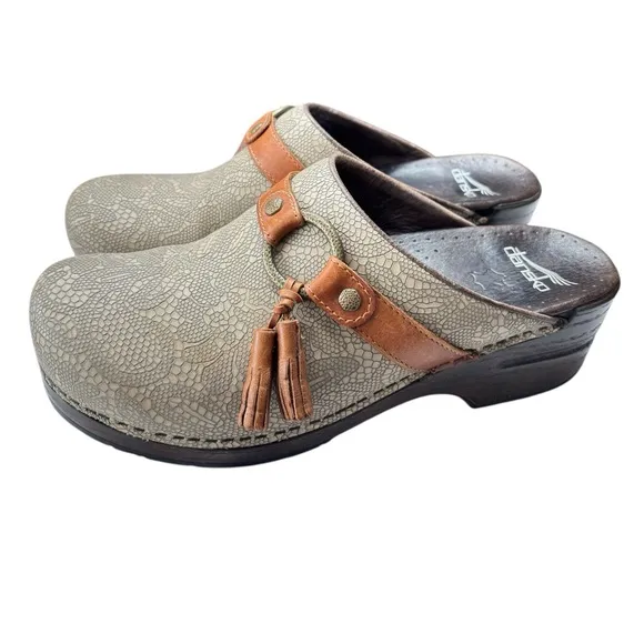 Dansko Shandi Clogs Womens SZ EU 40 US 9 / 9.5 Slip-On Leather Taupe Lace Tassel