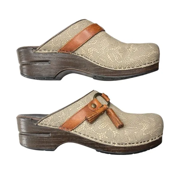 Dansko Shandi Clogs Womens SZ EU 40 US 9 / 9.5 Slip-On Leather Taupe Lace Tassel