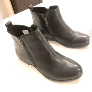 David Tate 100% Leather Black Side Zipper Flat Minimalist Classic Boots Size 8.5