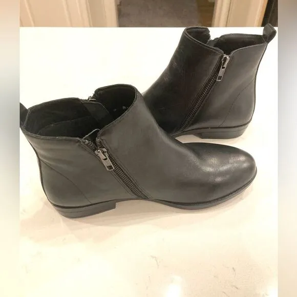 David Tate 100% Leather Black Side Zipper Flat Minimalist Classic Boots Size 8.5