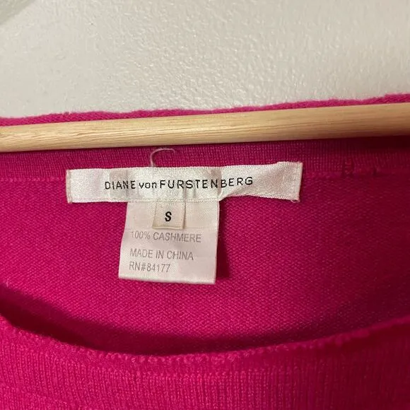 Diane Von Furstenberg VTG 100% Cashmere Y2K Wide Neck Pink Sweater SZ SMALL EUC