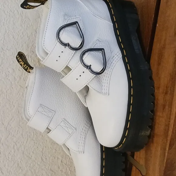 Doc Martins Devon Platform Heart Buckle Leather Boots Size 7