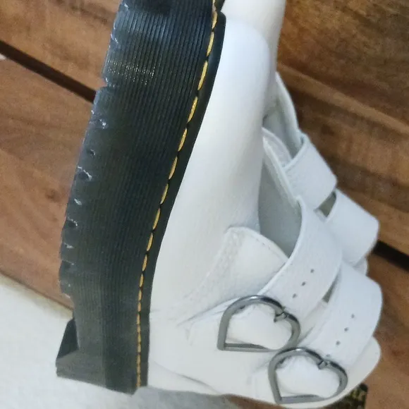 Doc Martins Devon Platform Heart Buckle Leather Boots Size 7