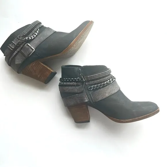 Dolce Vita Yazmin leather embellished ankle bootie size 9