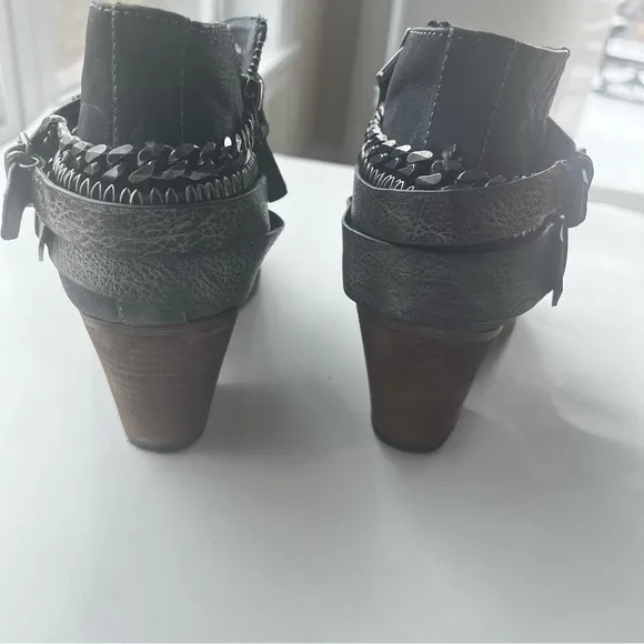 Dolce Vita Yazmin leather embellished ankle bootie size 9