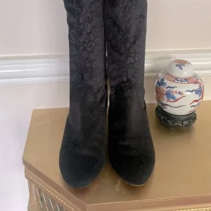 Donald j Pliner high calf heels