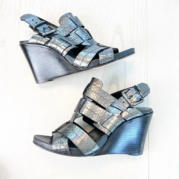 DONALD PLINER Gaia Snakeskin Slingback Wedge 5 Metallic‎ Peep Toe