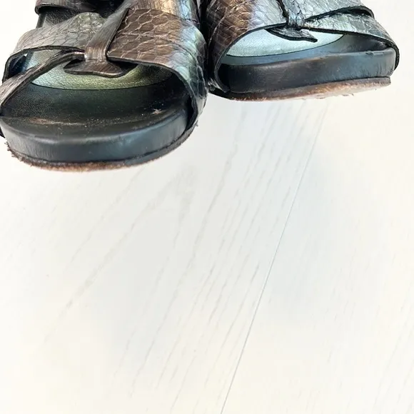 DONALD PLINER Gaia Snakeskin Slingback Wedge 5 Metallic‎ Peep Toe