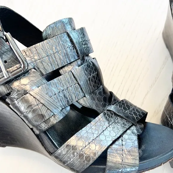 DONALD PLINER Gaia Snakeskin Slingback Wedge 5 Metallic‎ Peep Toe