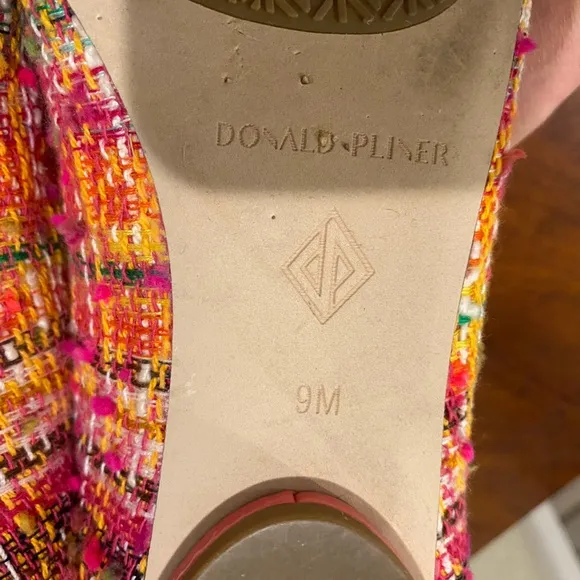 Donald Pliner Women's Slip On Pointed Toe Penny Loafer Flats size 9 shoes
