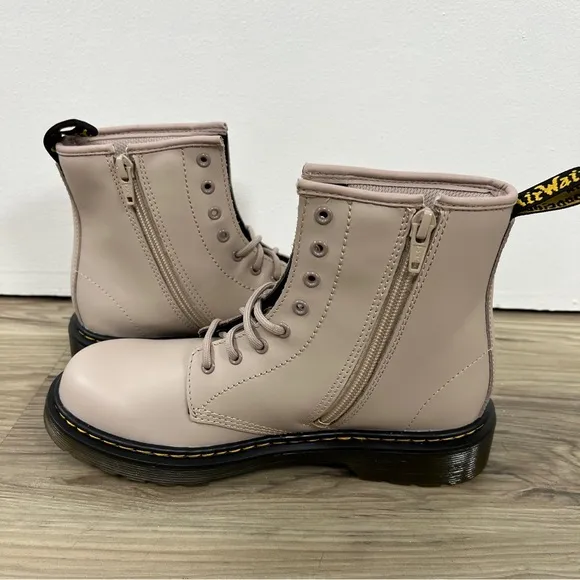 Dr. “Doc” Martens 8 Eyelet Zip Up Leather Boots Taupe Women’s Size 5 25634 NWOB
