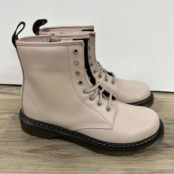 Dr. “Doc” Martens 8 Eyelet Zip Up Leather Boots Taupe Women’s Size 5 25634 NWOB