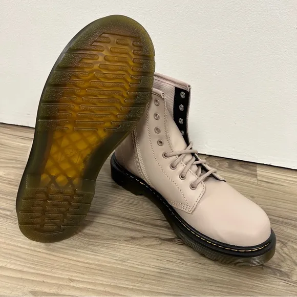 Dr. “Doc” Martens 8 Eyelet Zip Up Leather Boots Taupe Women’s Size 5 25634 NWOB