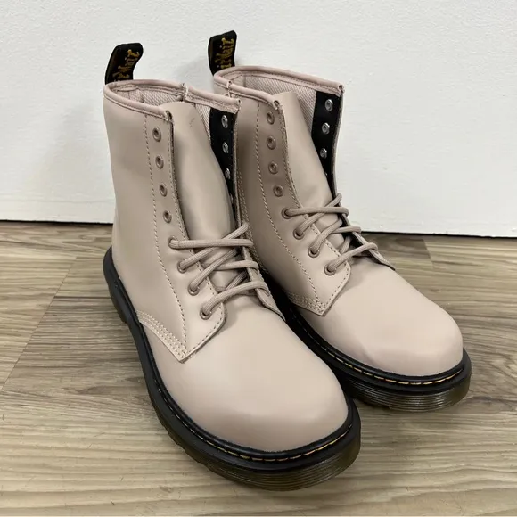 Dr. “Doc” Martens 8 Eyelet Zip Up Leather Boots Taupe Women’s Size 5 25634 NWOB