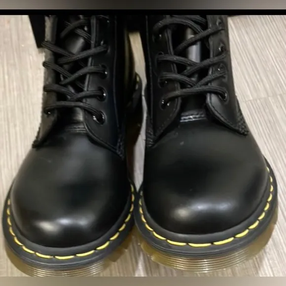 Dr. Martens 1914W leather combat lace up boots in Black Color Size 5 NWOT