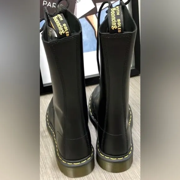 Dr. Martens 1914W leather combat lace up boots in Black Color Size 5 NWOT