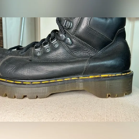 Dr. Martens 8699 Shoes Men's 11 Black Leather Round Toe Lace Up Bex Sole Boots