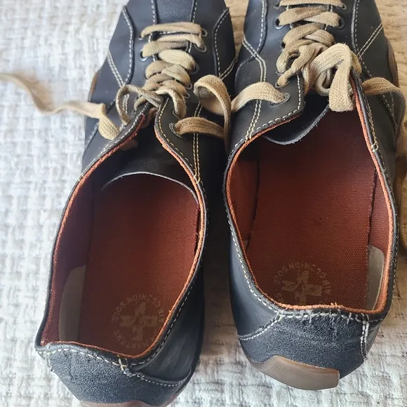 Dr. Martens Air Leather Sneakers Men’s Size 11