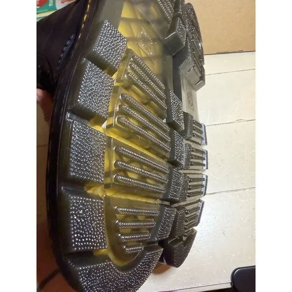 Dr Martens Air Wair boots combs leather New In Box Size 10