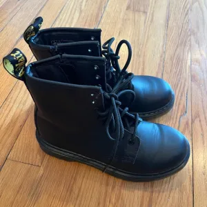 Dr. Martens black boots girls size 2 youth