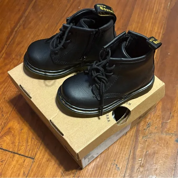 Dr. Martens Core Kids Boots