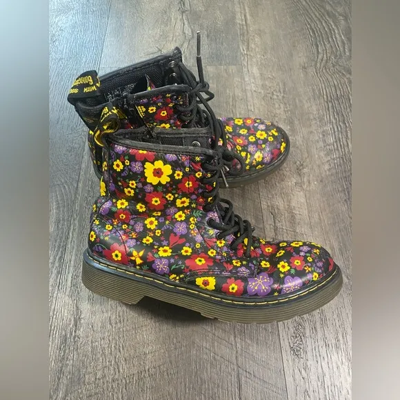 DR. MARTENS Delaney Floral Leather Girls Boots