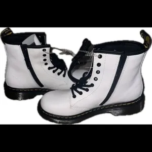 Dr. Martens Leather Ankle boots white Kids