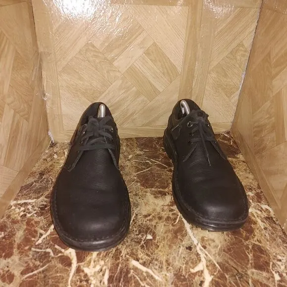 Dr Martens men's Airwair black leather fashion shoes size 10.   562
