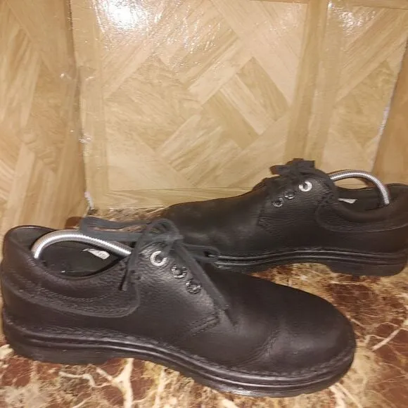 Dr Martens men's Airwair black leather fashion shoes size 10.   562