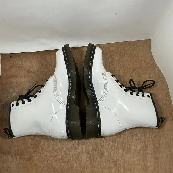 Dr. Martens Women Size 8 11821 White Leather Lace-Up Round Toe Combat Boots