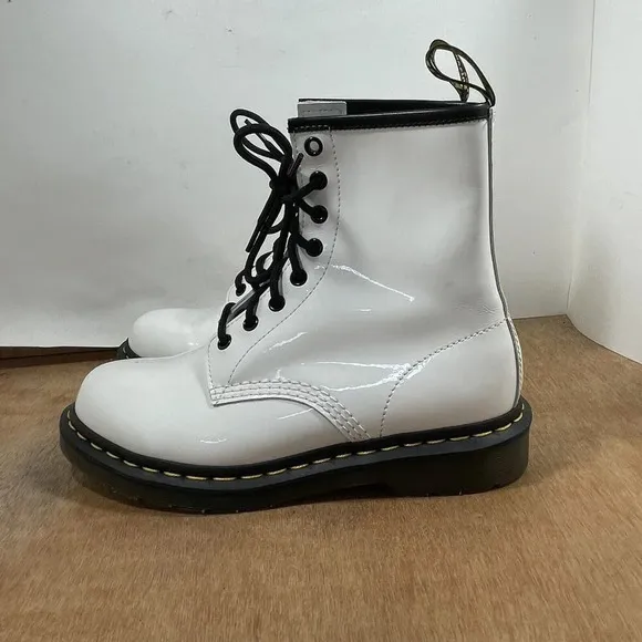 Dr. Martens Women Size 8 11821 White Leather Lace-Up Round Toe Combat Boots