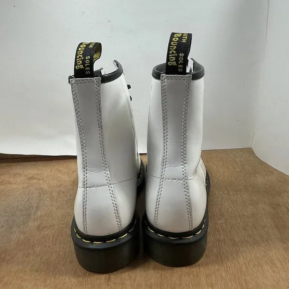 Dr. Martens Women Size 8 11821 White Leather Lace-Up Round Toe Combat Boots