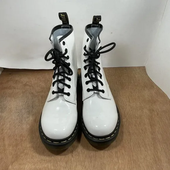 Dr. Martens Women Size 8 11821 White Leather Lace-Up Round Toe Combat Boots