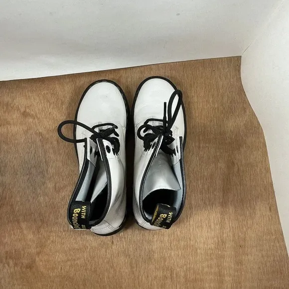 Dr. Martens Women Size 8 11821 White Leather Lace-Up Round Toe Combat Boots