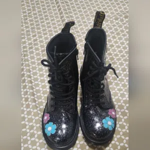 Dr.Martens 1460 Girls AirWairCosmic Glitter Flower Boots'Black Pink Blue