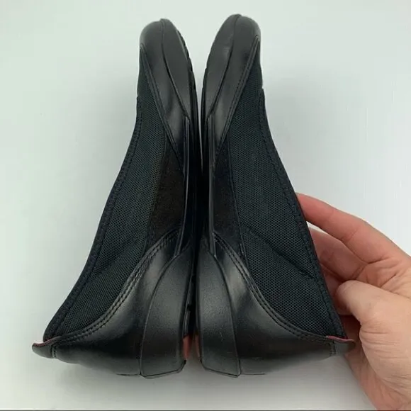 Ecco flats size 37 6-6.5 black leather comfort outdoors walking gorpcore